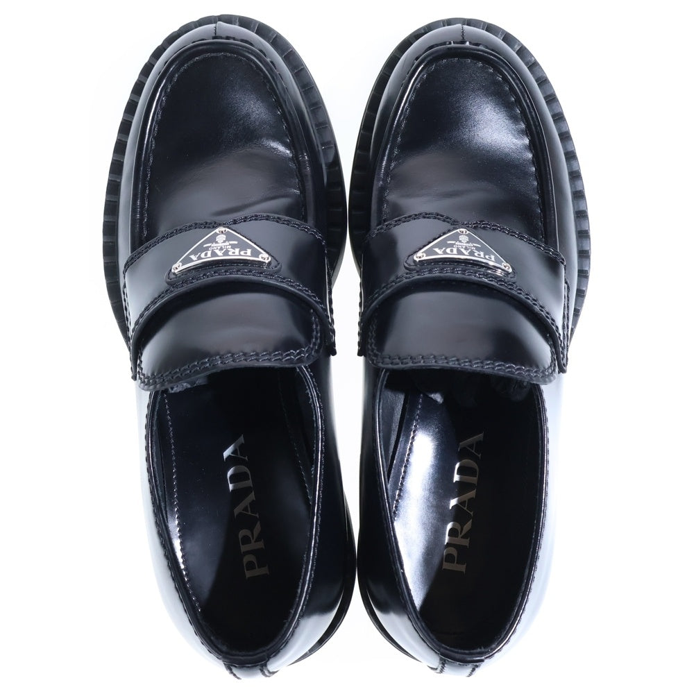 PRADA(プラダ) トライアングルロゴプレート ブラッシュドレザー