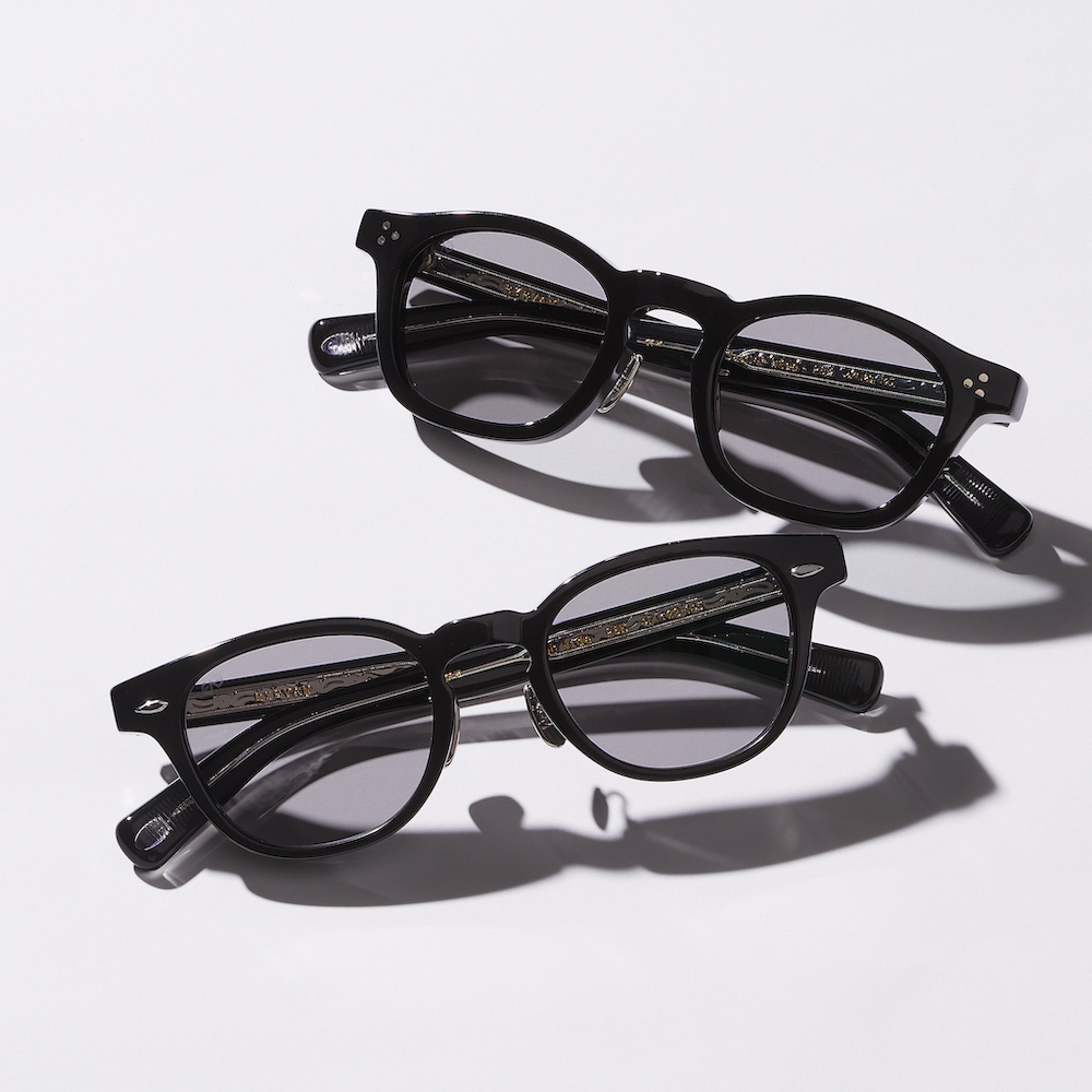 アイヴァンのフレンチ風味な黒縁メガネに、極厚フレーム際立つ