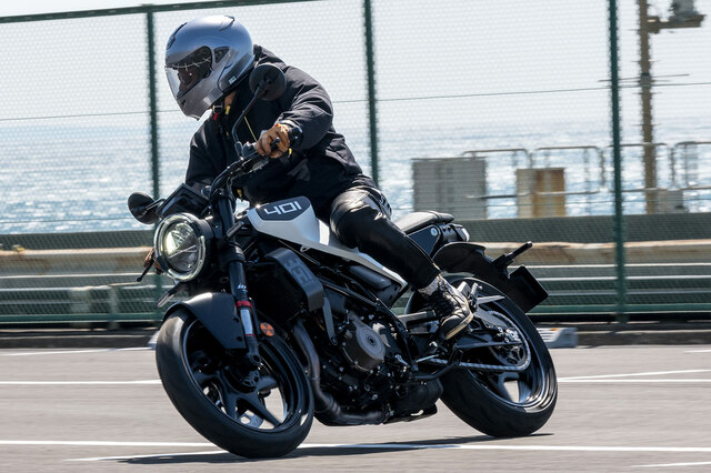 ハスクバーナ・ヴィットピレン401（6MT）／KTM 390デューク（6MT