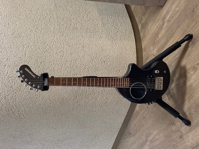 Burny「ベースギター」”10-FEET”NAOKI THLINES REDをお売り頂きました