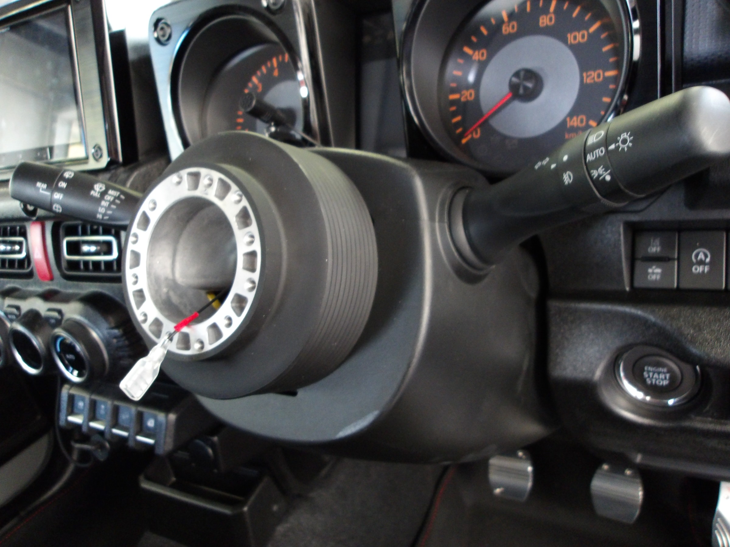 ジムニー（JB64W）ナルディ製スポーツステアリング「クラッシック