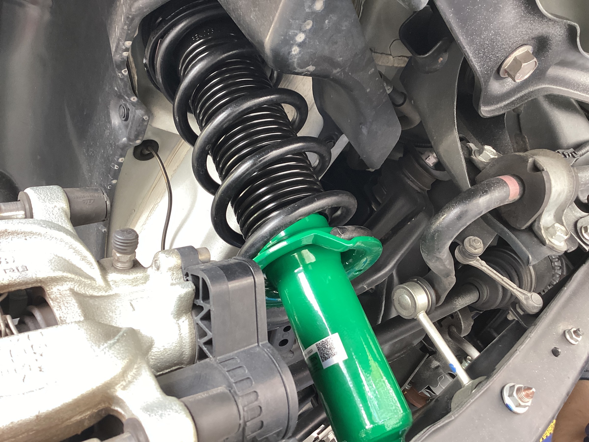 レヴォーグGTS VM4 ショックアブソーバー交換します！ | スバル