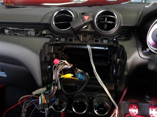 スイフトスポーツ（ZC33S）アールズ製「ワンタッチハザードスイッチ