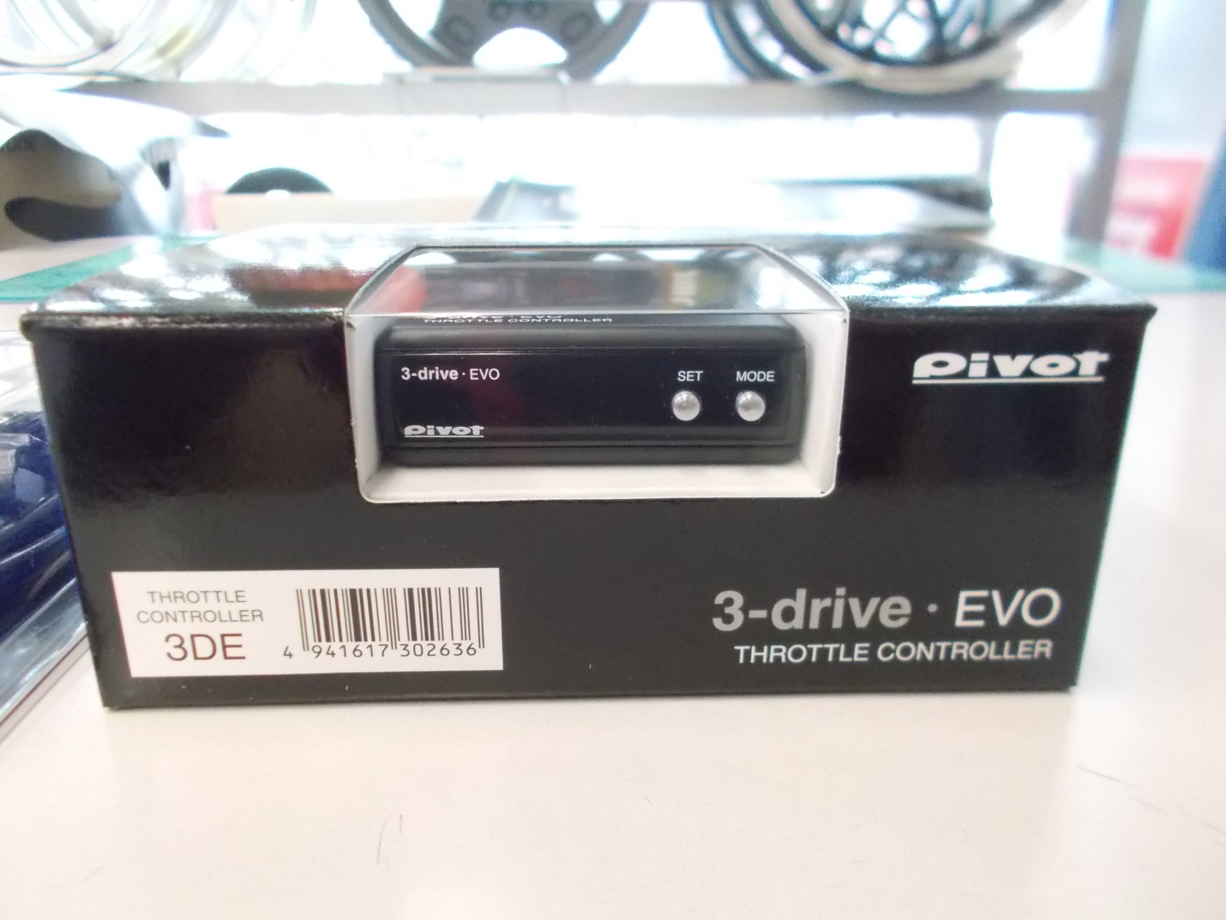 フィットRS Pivot製電子スロットルコントローラー「3-drive・EVO」装着