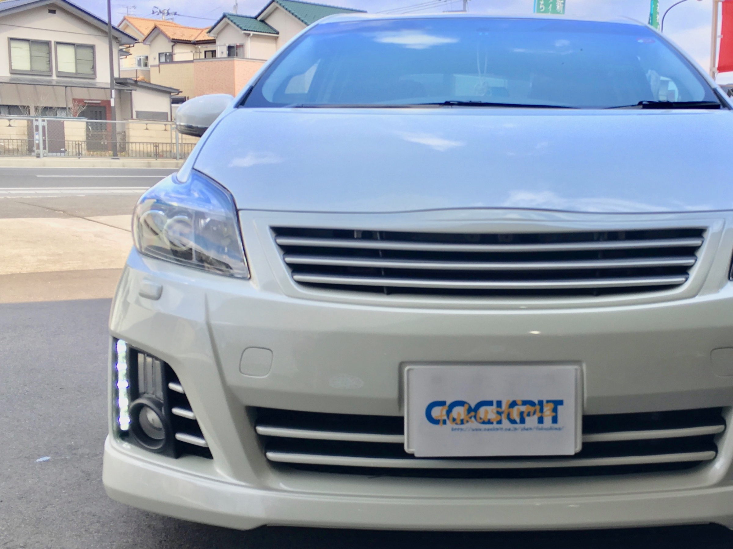 ZVW30・トヨタ・プリウスにJ-LINE・AXLE KIT PREMIEREでピサの斜塔を