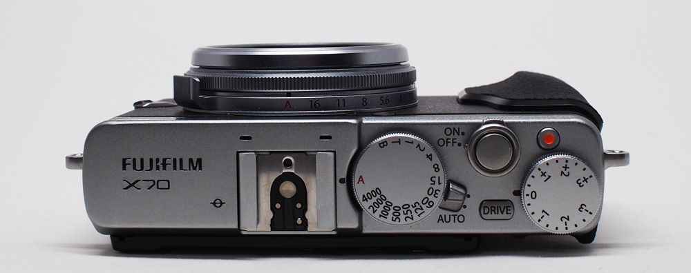 富士フイルムX70レビュー！かっこいいルックスと美しい写真の色味