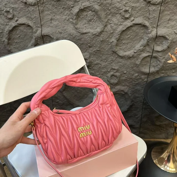 ミュウミュウ ワンダー マテラッセ レザー ホーボーミニバッグ miumiu