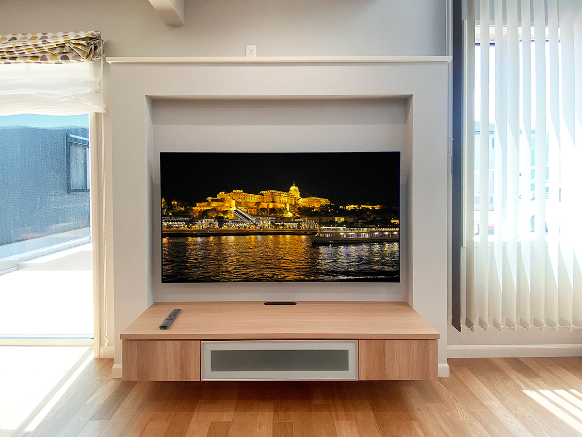 愛知県名古屋市で壁掛け専用スペースにLGの65インチ有機ELテレビ
