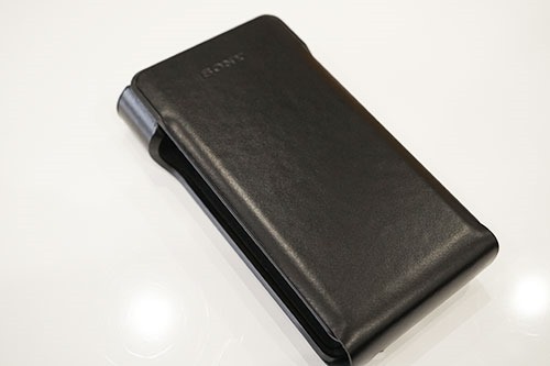 ウォークマンWM1シリーズ専用本革ケース「CKL-NWWM1」と、A30シリーズ