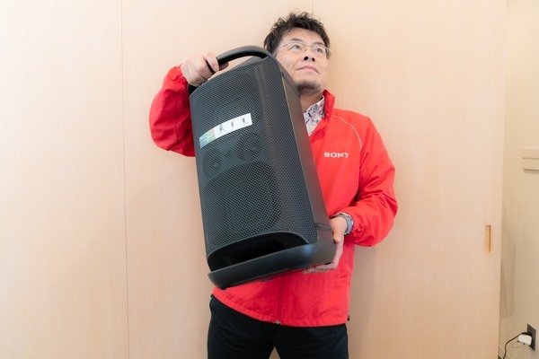 実機レビュー＞ちょっとコンパクトな、マイク使えてカラオケも楽しめる