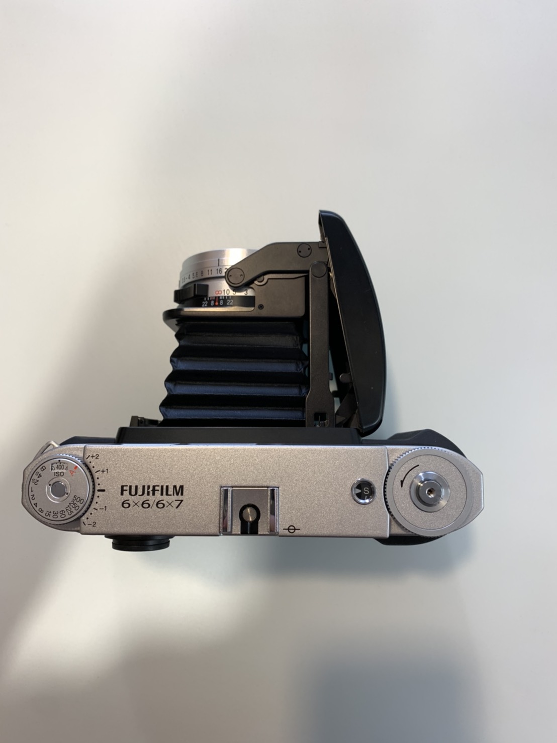 FUJIFILM GF670 Professional 使用レビュー 【コンパクトな蛇腹中判