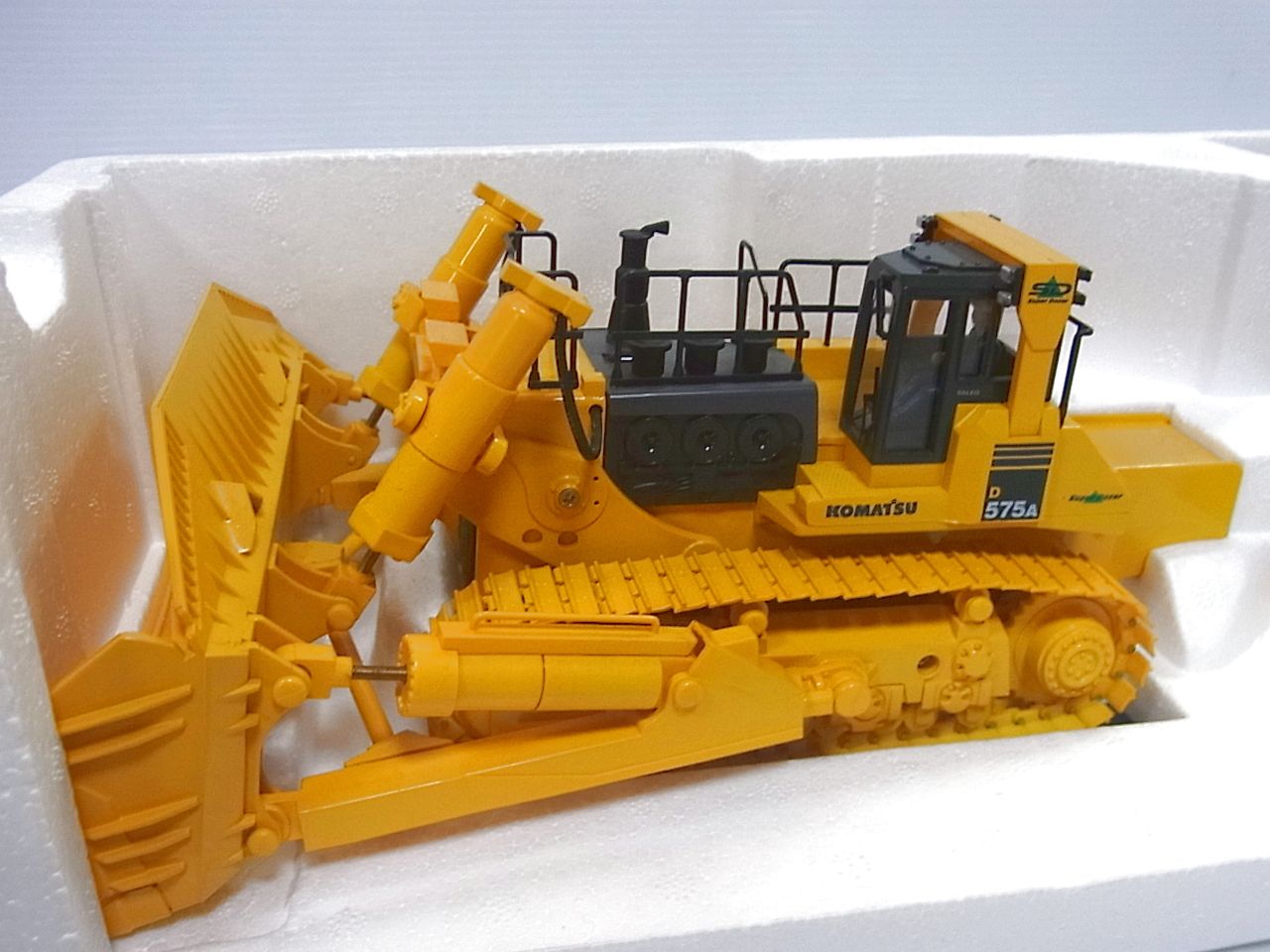 ミニカー買取実績】京商 1/50 ブルドーザー KOMATSU D575A-3も愛知県