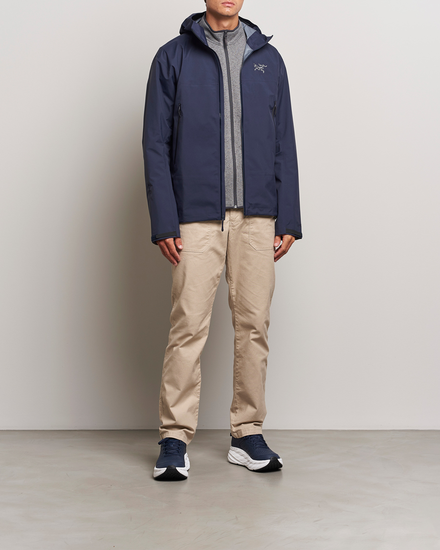 Arc'teryx Beta Jacket Black Sapphire bei Care of Carl