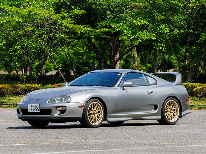 名車試乗】トヨタ スープラ80｜思わず「速い」と唸らせる、約20年前の