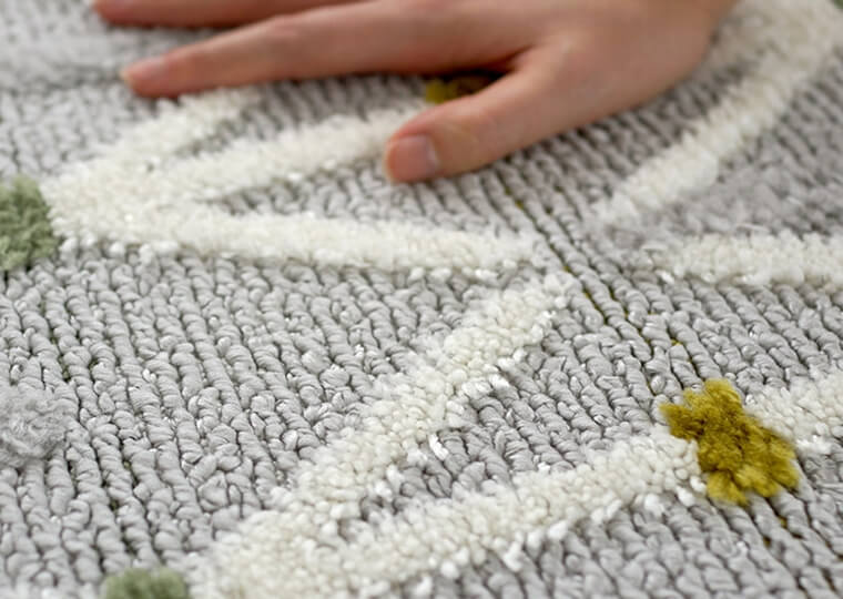 ドットのアクセントがおしゃれ！洗える日本製ラグ『LAGUNA/ラグナ