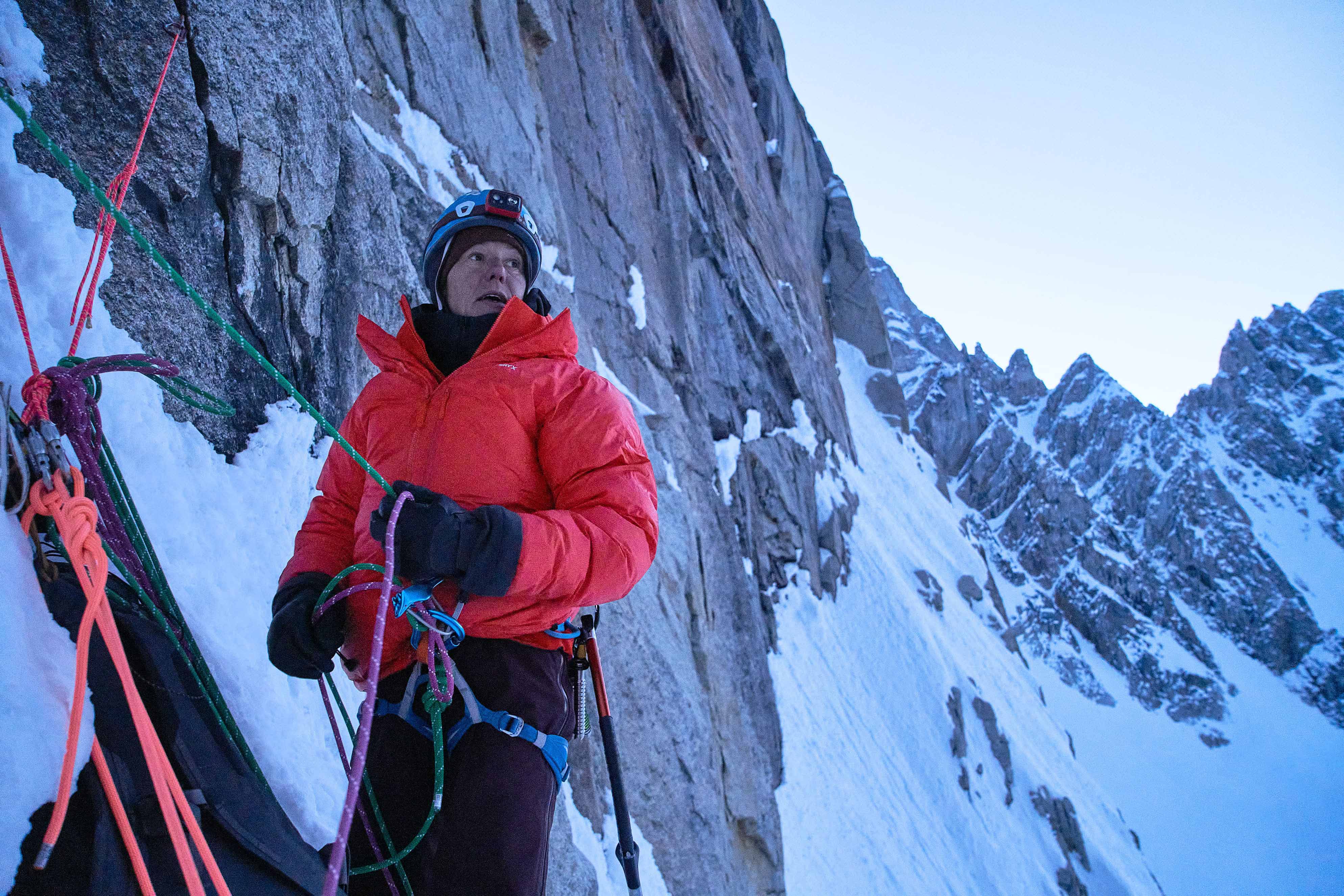 アークテリクスからビレイパーカ「アルファ パーカ」が新登場！ | 山と