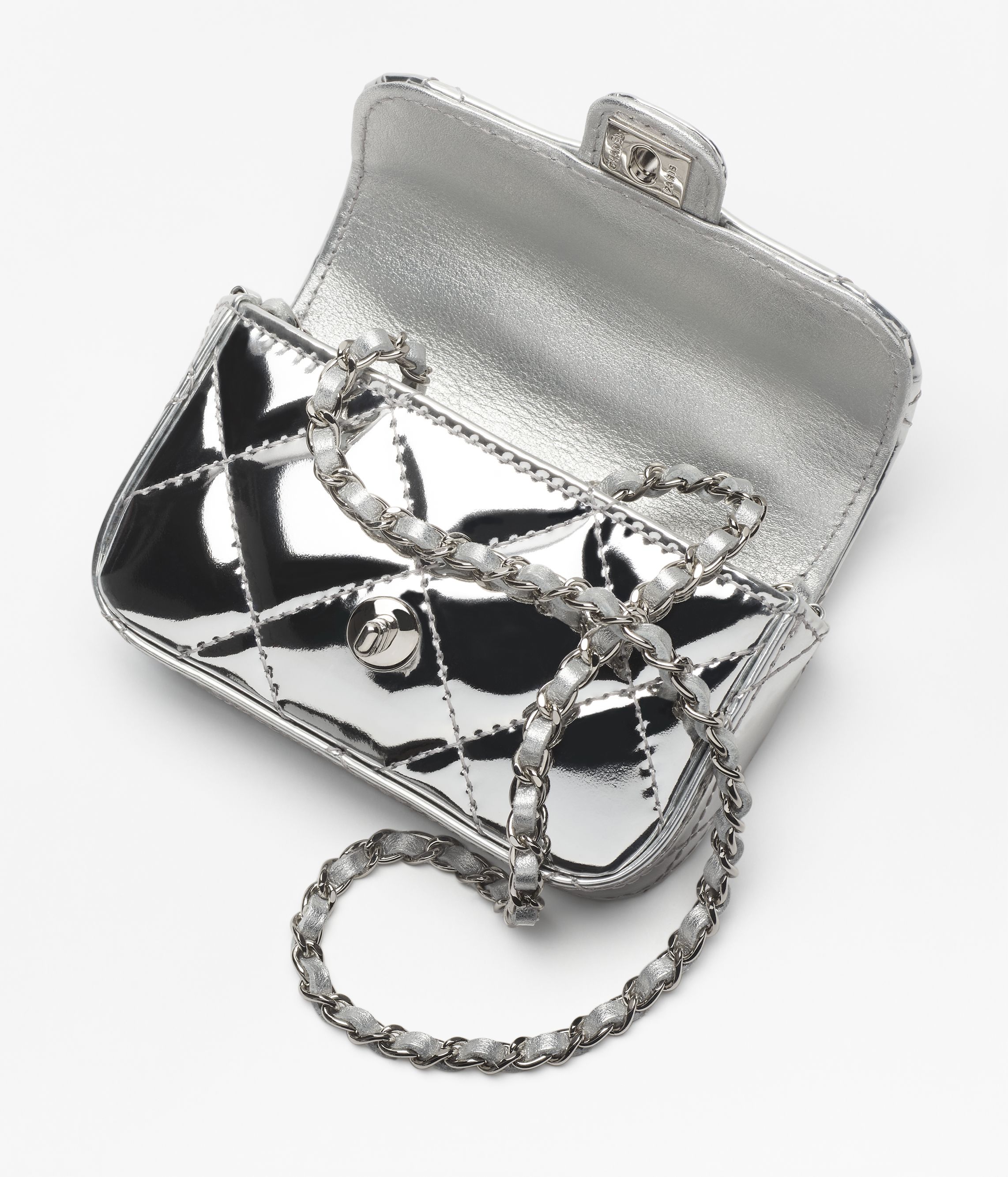 スモール チェーンクラッチ - ミラー カーフスキン、シルバー
