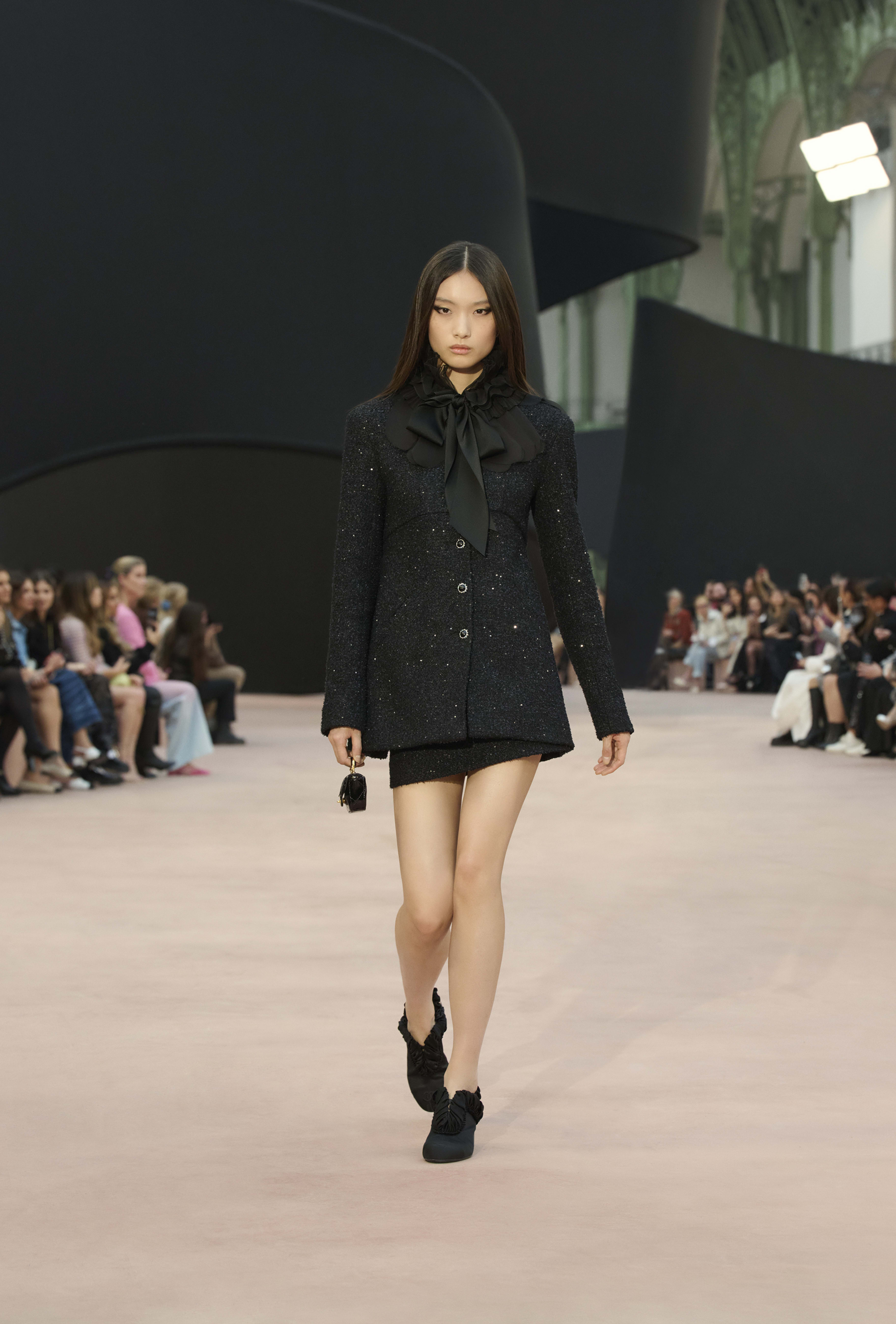 スモール チェーンクラッチ - ミラー カーフスキン、ブラック