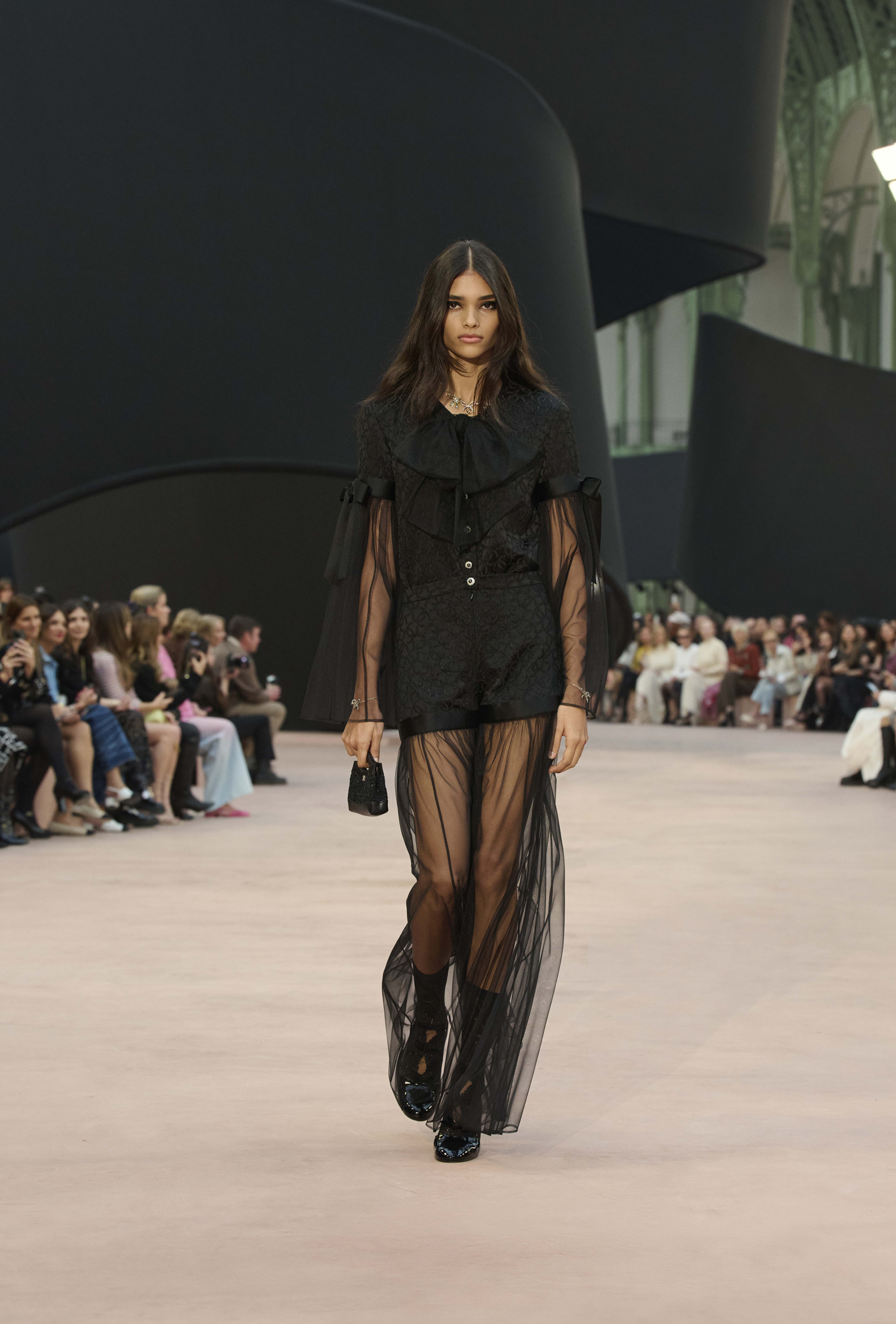 Clutch with chain - Cotton tweed, shiny lambskin & gold-tone metal