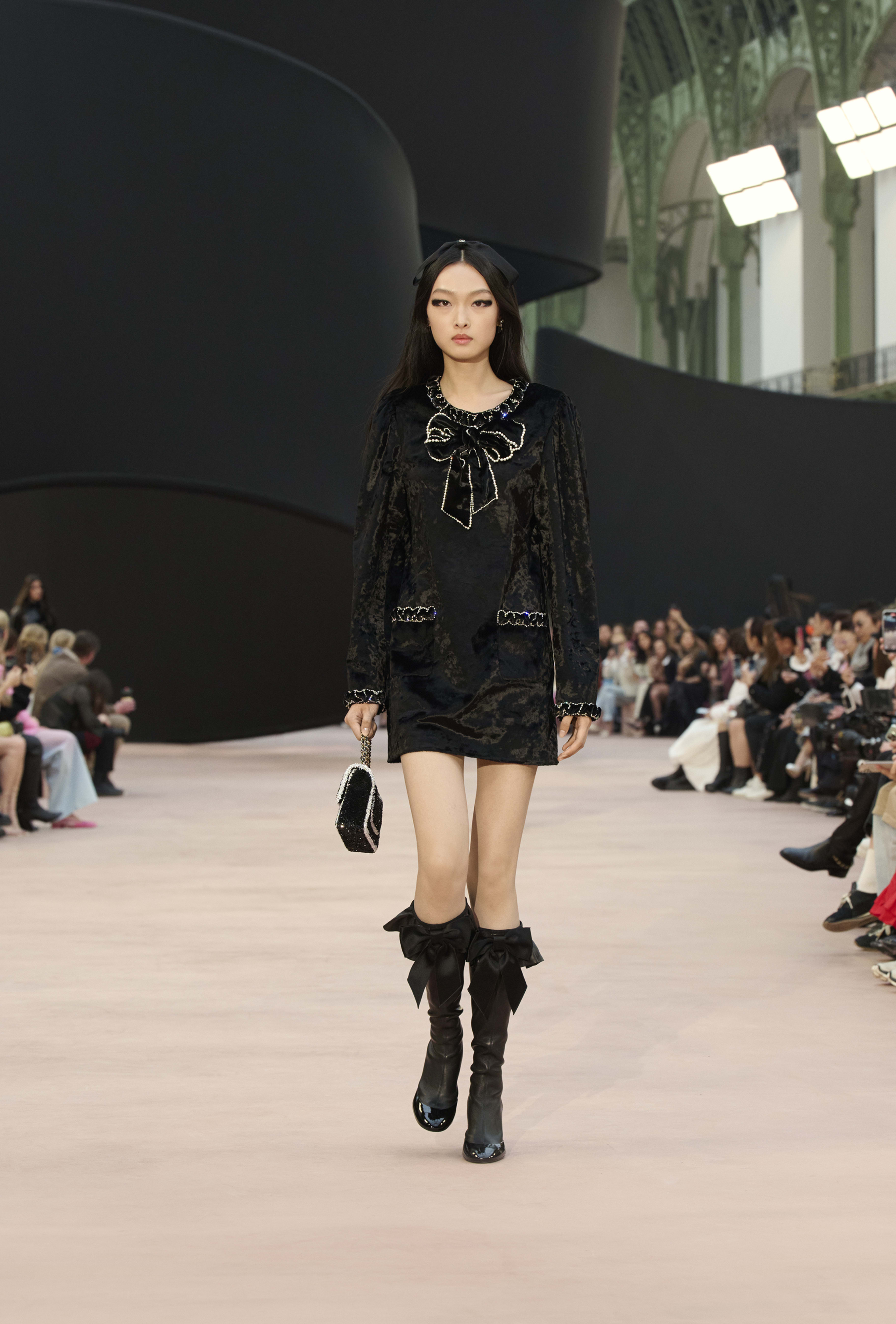 フラップ バッグ、スパンコール、ブラック & ホワイト — ファッション