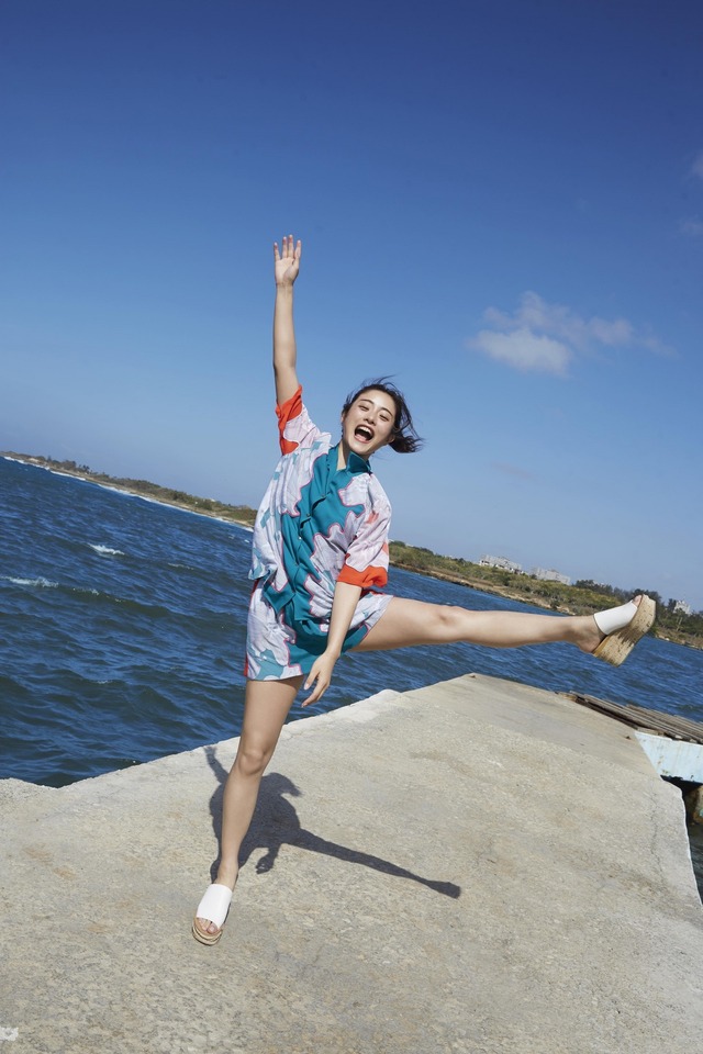 石原さとみ写真集、15万部突破！ 未収録カットを公開 | cinemacafe.net