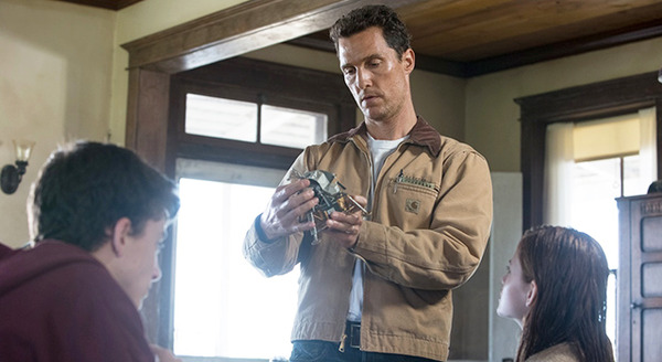 予告編】マシュー・マコノヒー＆アン・ハサウェイ、地球滅亡の危機に