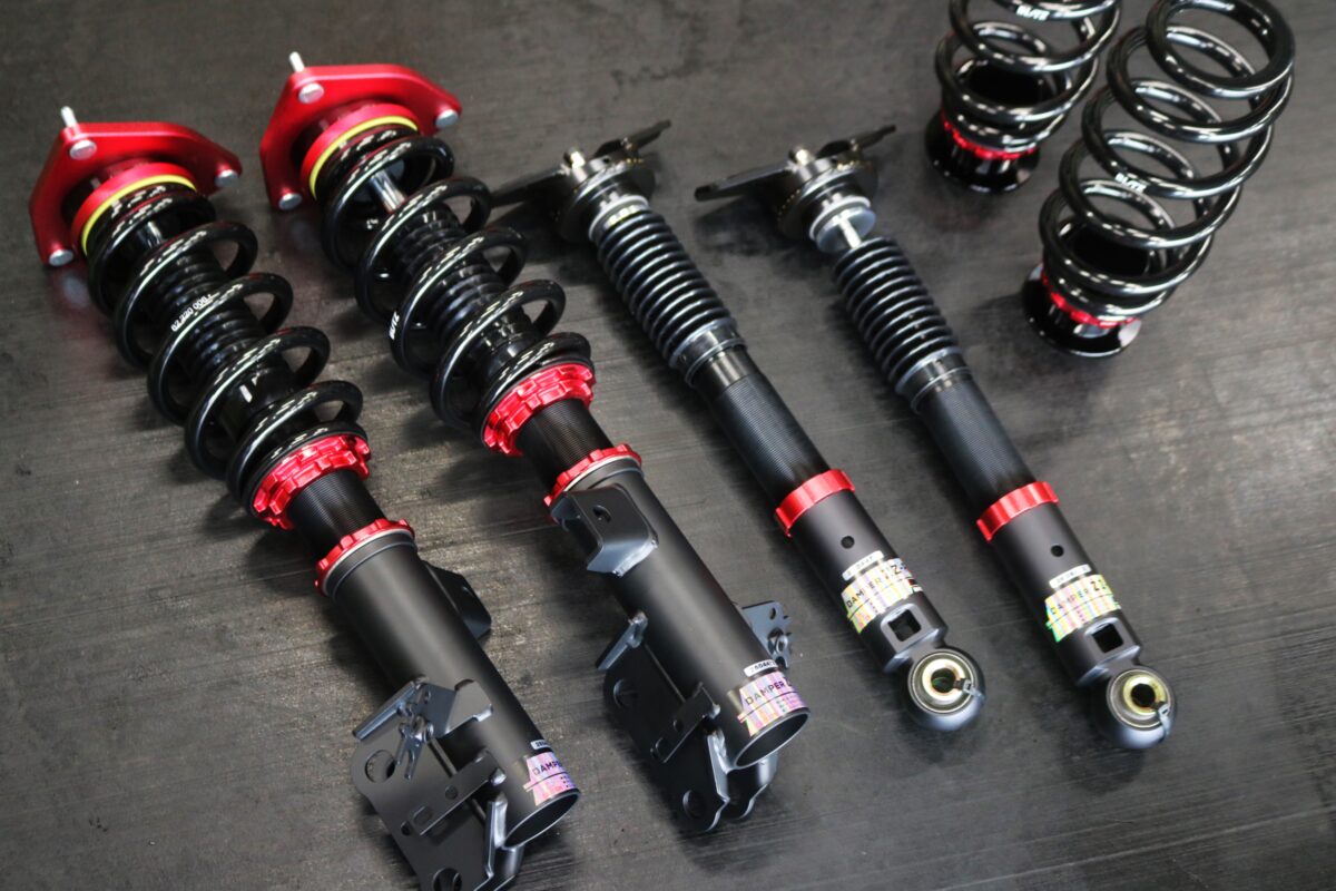 RAV4をBLITZの車高調でローダウンしたらこんなに見違えました。 | 一宮