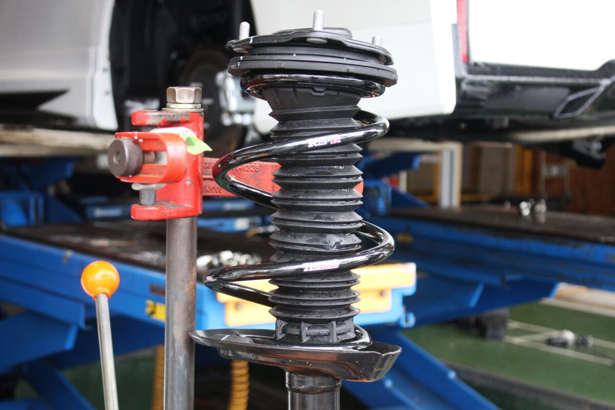 40ヴェルファイアをちょいサゲ！RS-R Ti2000ダウン装着！！ | 鈴鹿店