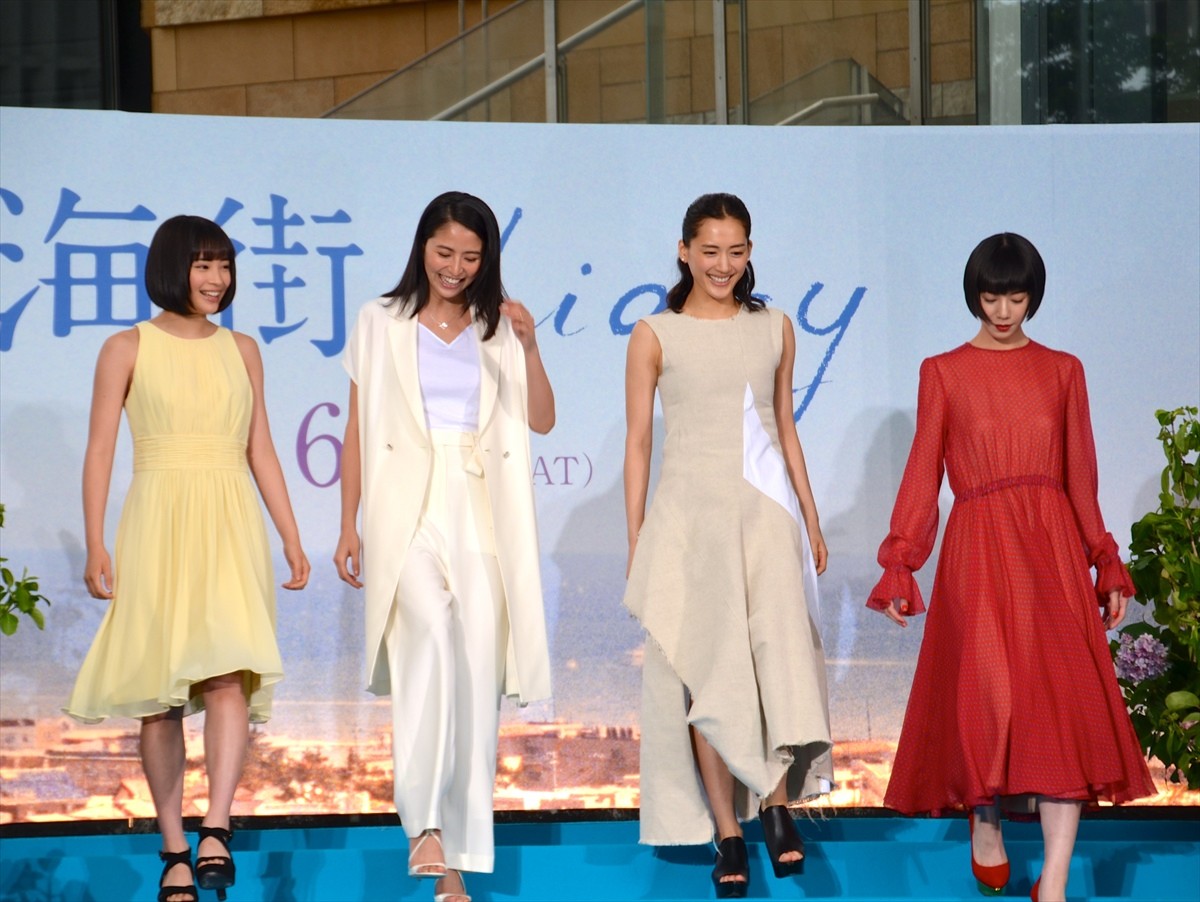 写真）綾瀬はるか・長澤まさみ・夏帆・広瀬すず、『海街』4姉妹揃って