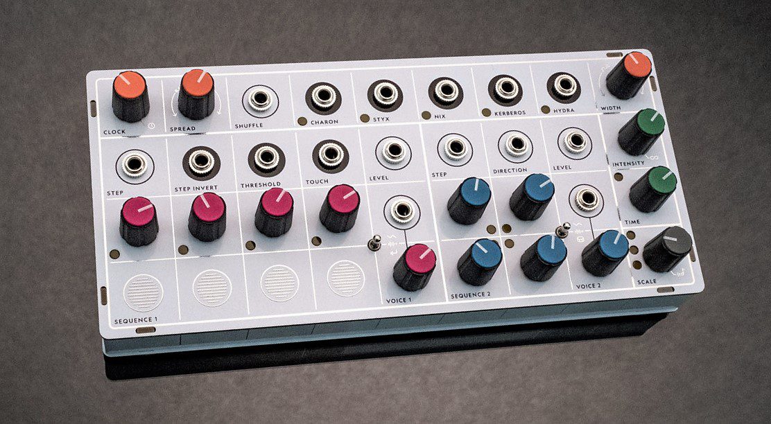 Modern Sounds Pluto, Digital-Synthesizer mit Sequencer - AMAZONA.de