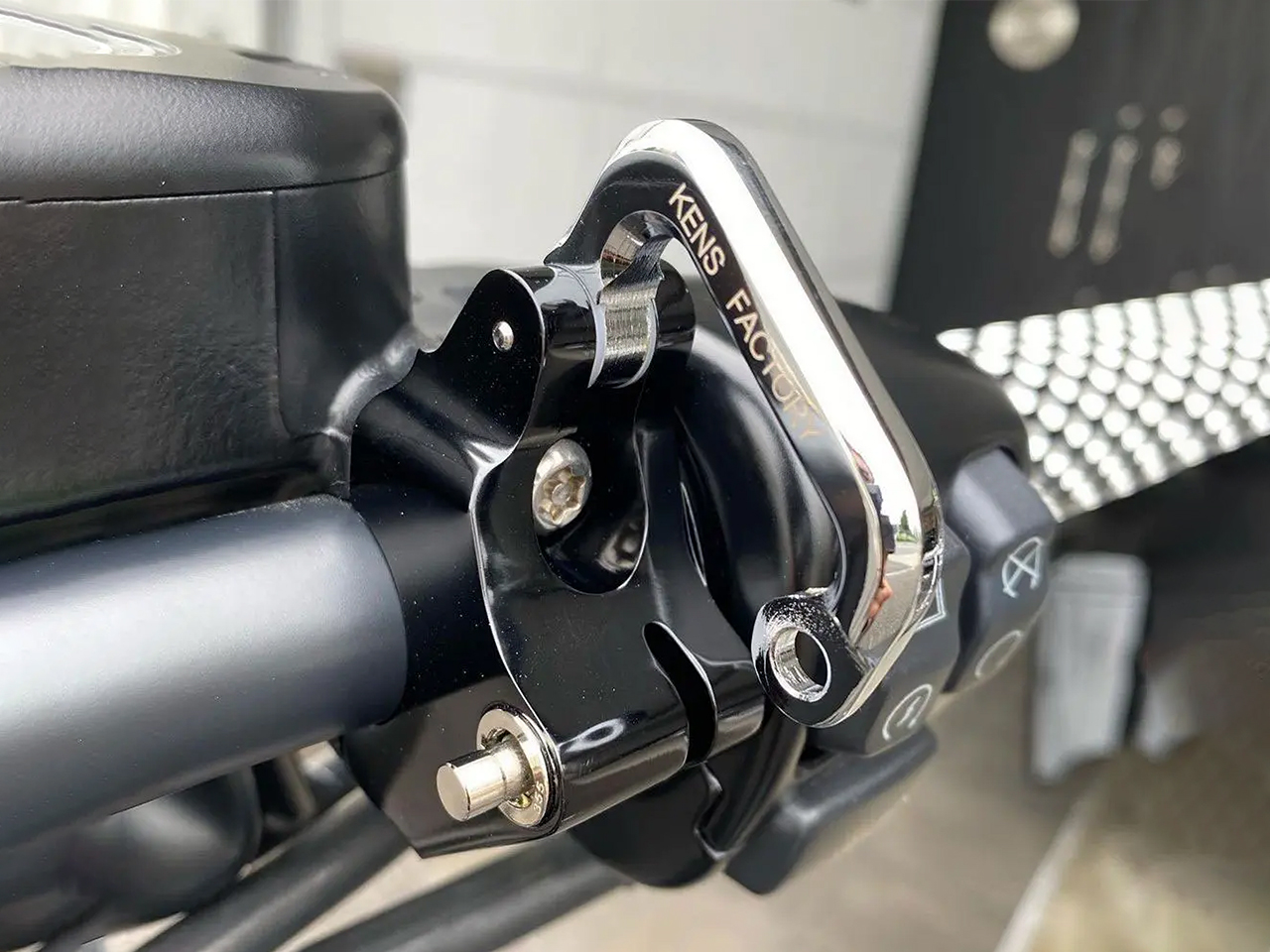 ヘルメットは持ち歩かない派のライダーに贈るここ近年の中で最高の