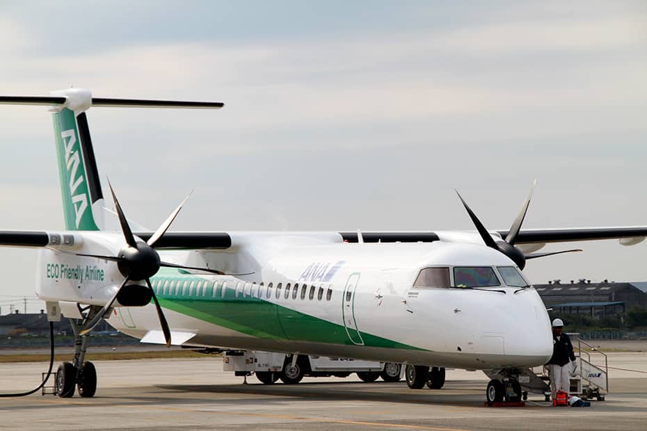 ANA／航空会社のSDGsへの取り組み | エコなプロペラ機、DHC-8-400とは
