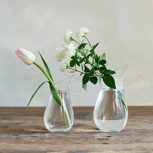 鳥のクチバシのようなフォルムが印象的な新フラワーベース「Canary