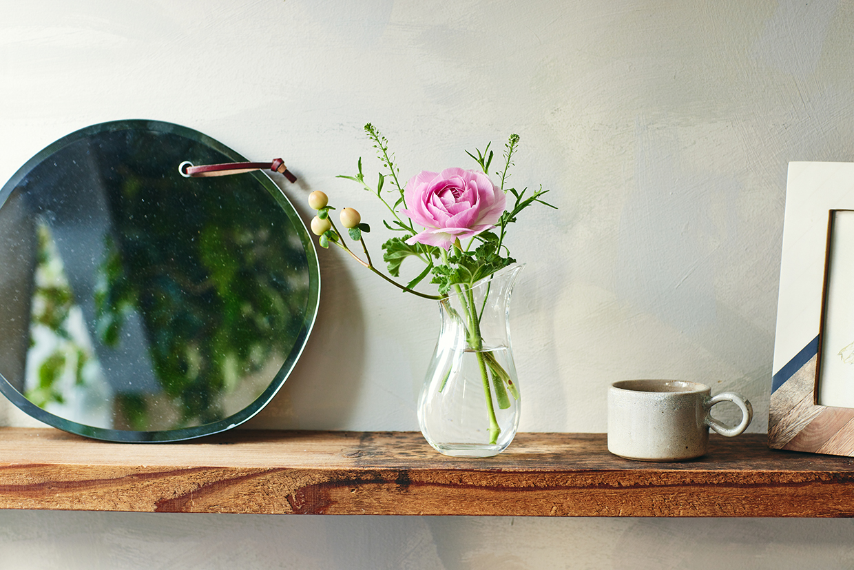 鳥のクチバシのようなフォルムが印象的な新フラワーベース「Canary