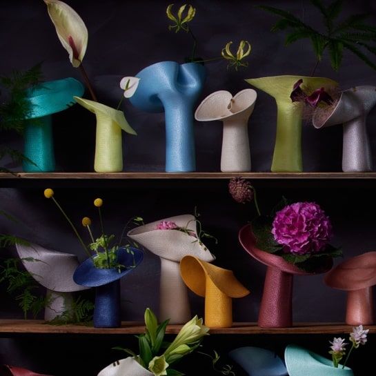 まるで帽子のように柔らかな質感 空間をアートに変えるシルエットの