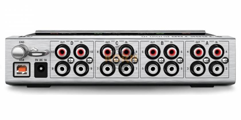 Native Instruments Traktor Scratch A10 4-Deck DJ Audio Interface