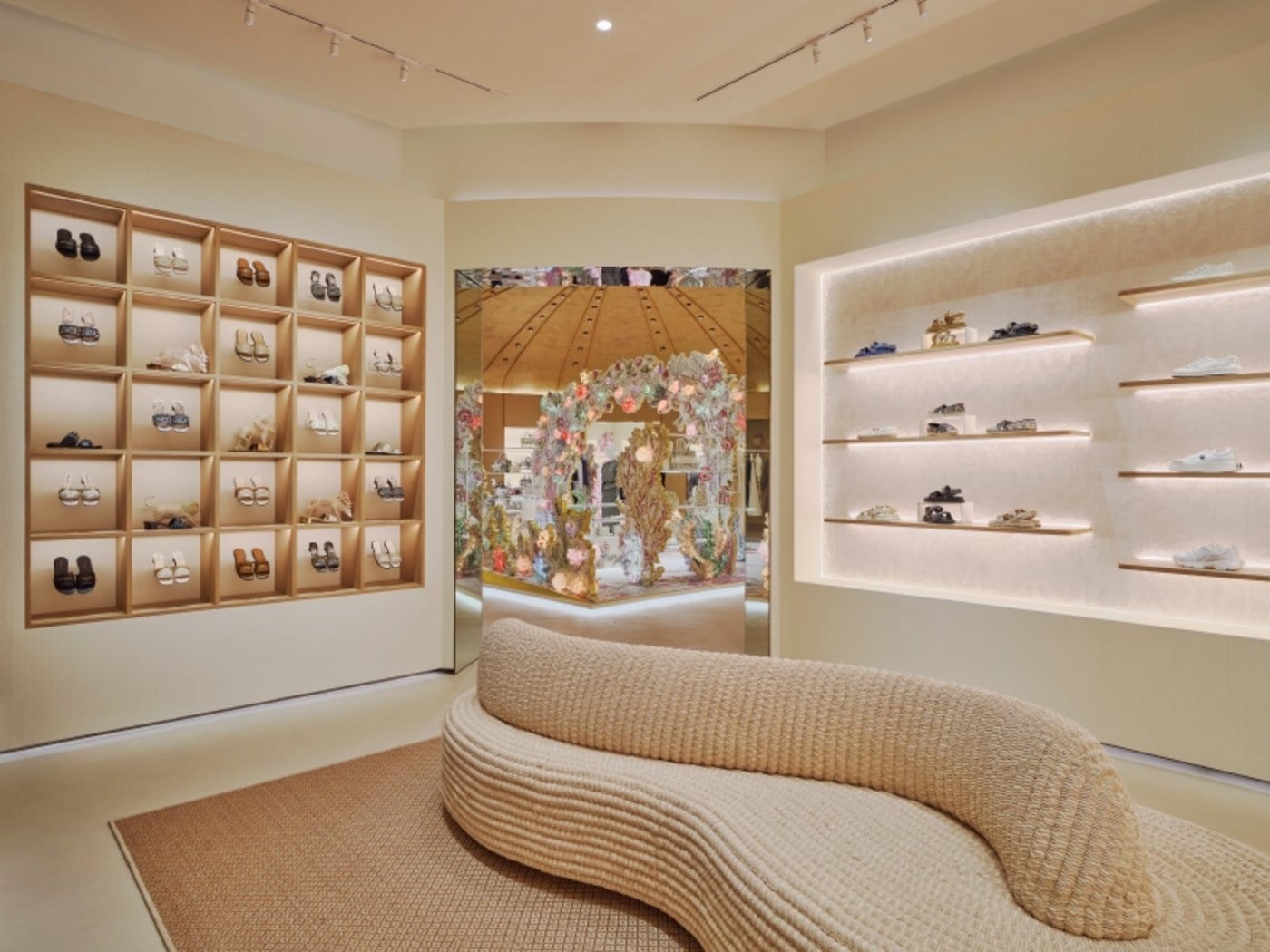 ディオール ゴールド ハウス」がバンコクにオープン – ADFウェブ