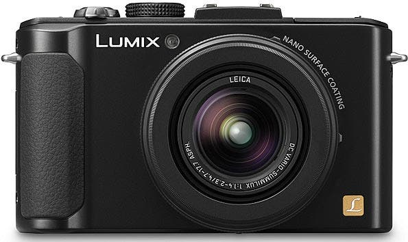 Meet the New Boss: Pansonic Lumix DMC-LX7 Has Fast f/1.4 Zoom Lens