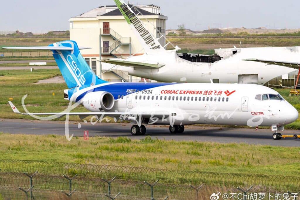新しい写真はCOMAC ARJ21の名前をC909に変更することを示唆している