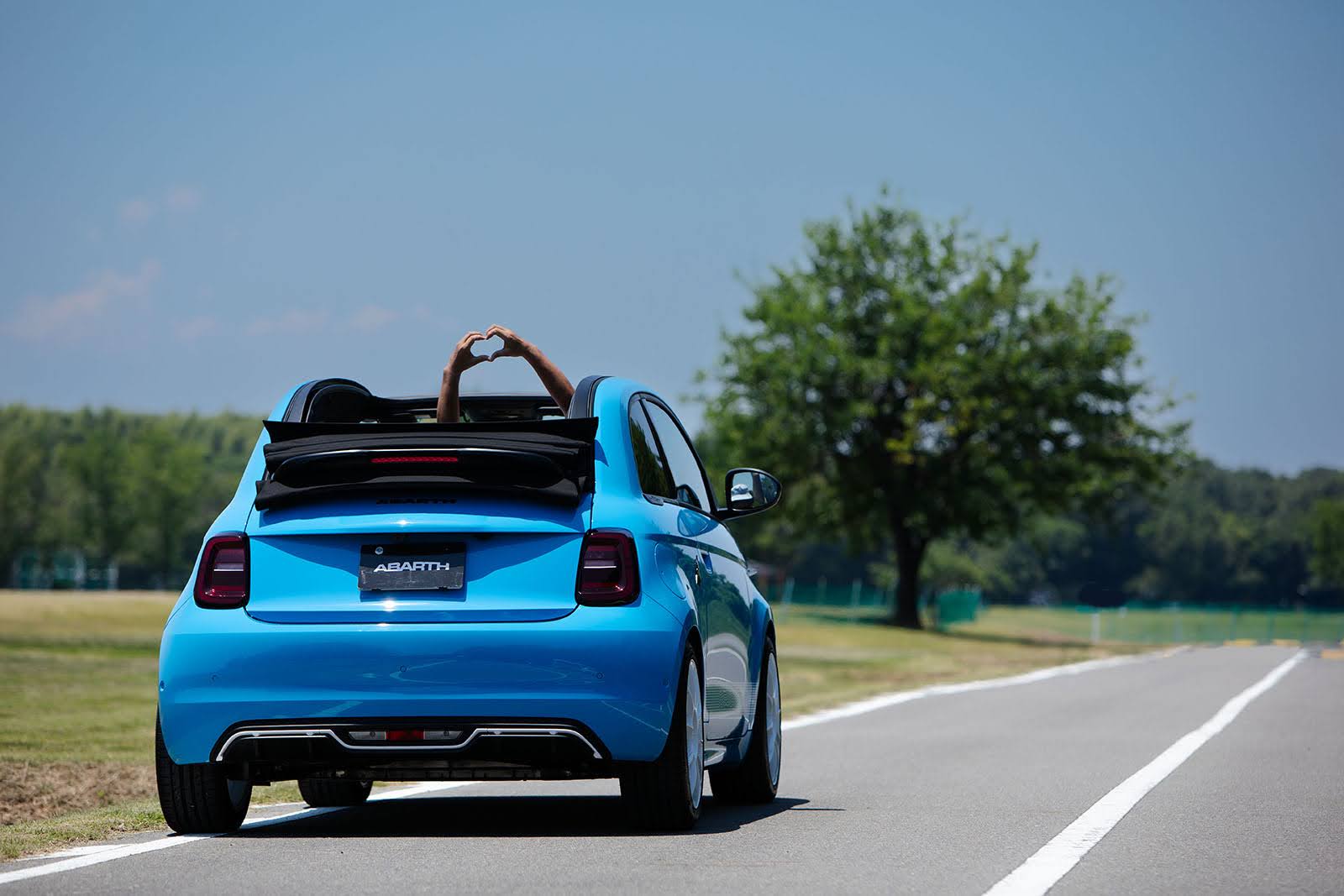 大事なのはテンション。惚れたクルマを自分流に楽しむ。アバルトライフ