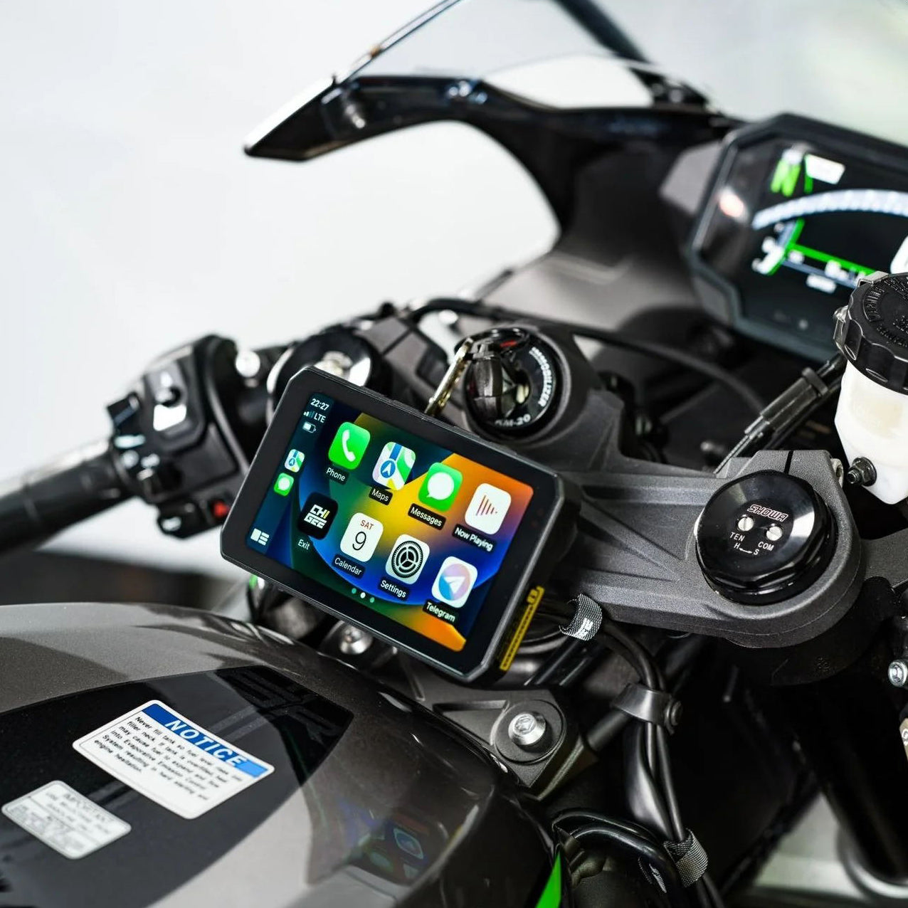 AIO-5 Play：バイクライフの革命。音楽やナビなどミラーリング可能な