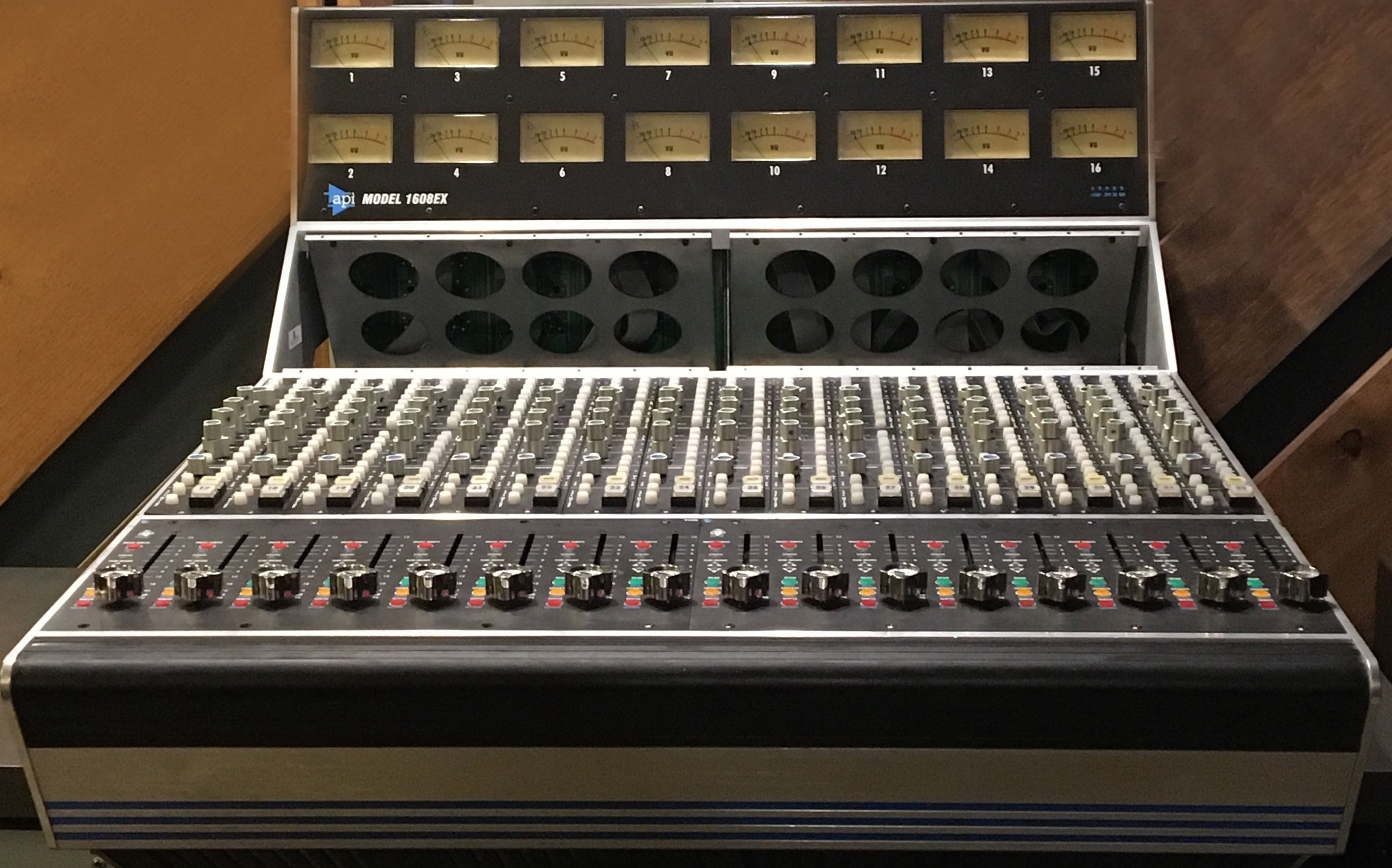 API 1608 16-Channel Expander W Automation (C1014288) – Alto Music