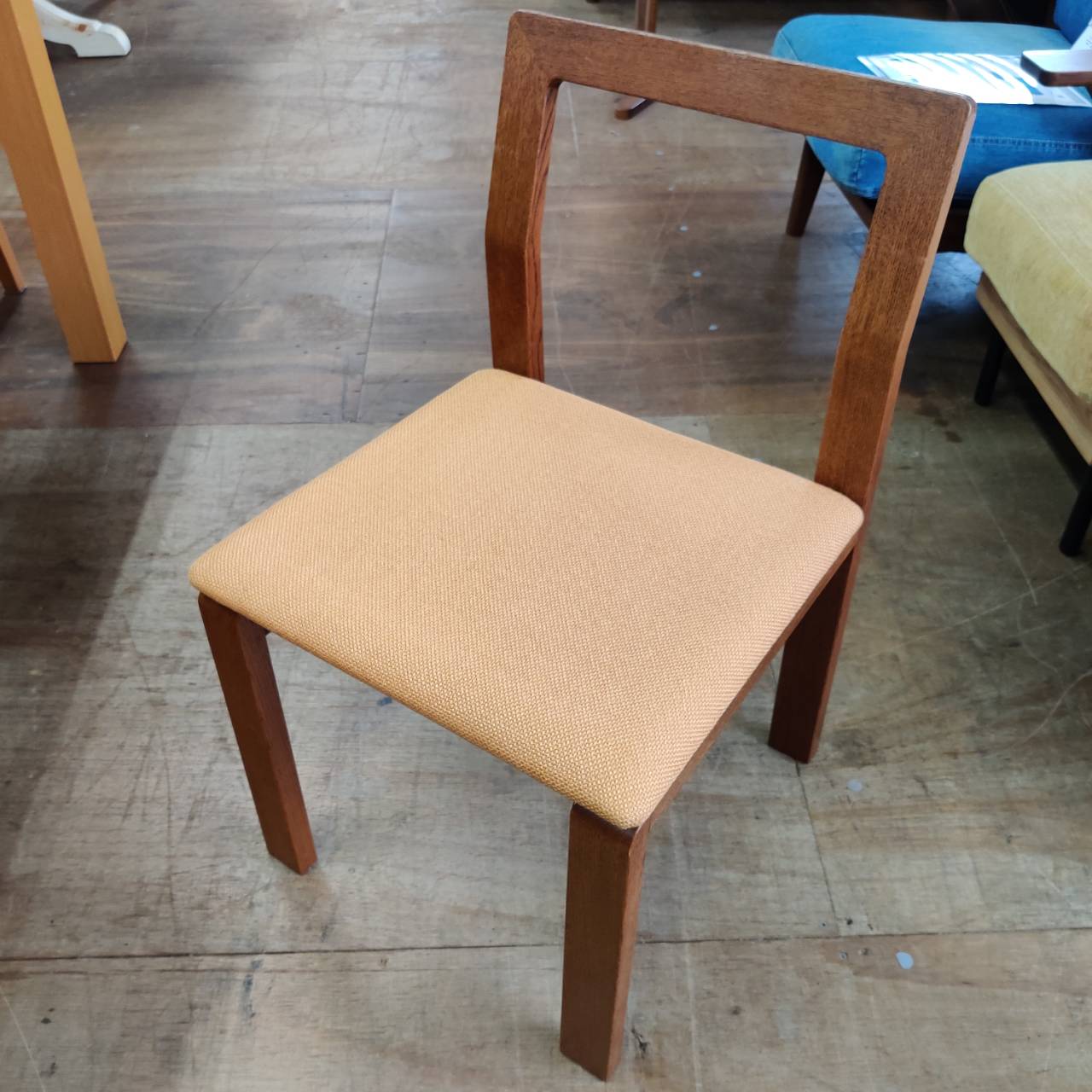 arflex アルフレックス ダイニングチェア 1脚 オレンジ BRIDGE 販売中