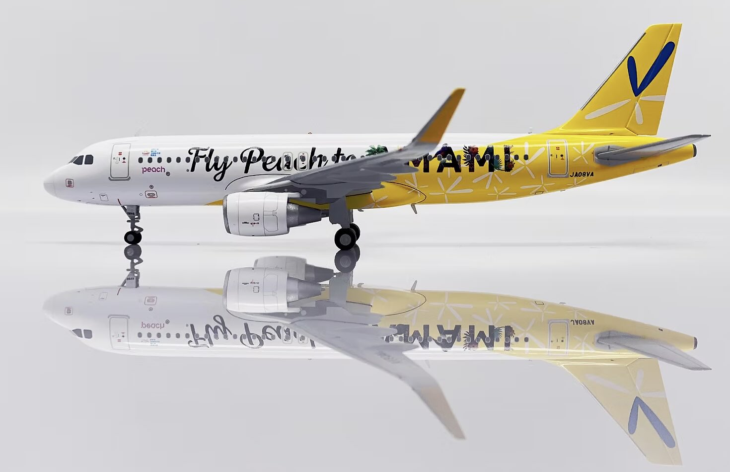 EW2320014 Peach A320 “Fly Peach to AMAMI” JA08VA (Display Stand