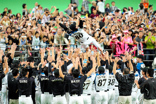 朝日新聞デジタル：札幌ドームで歓喜の胴上げ 日本ハム優勝セレモニー