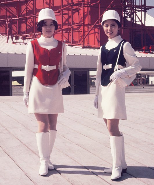 写真まとめ】1970年大阪万博のユニホーム ミニスカート流行 [大阪府