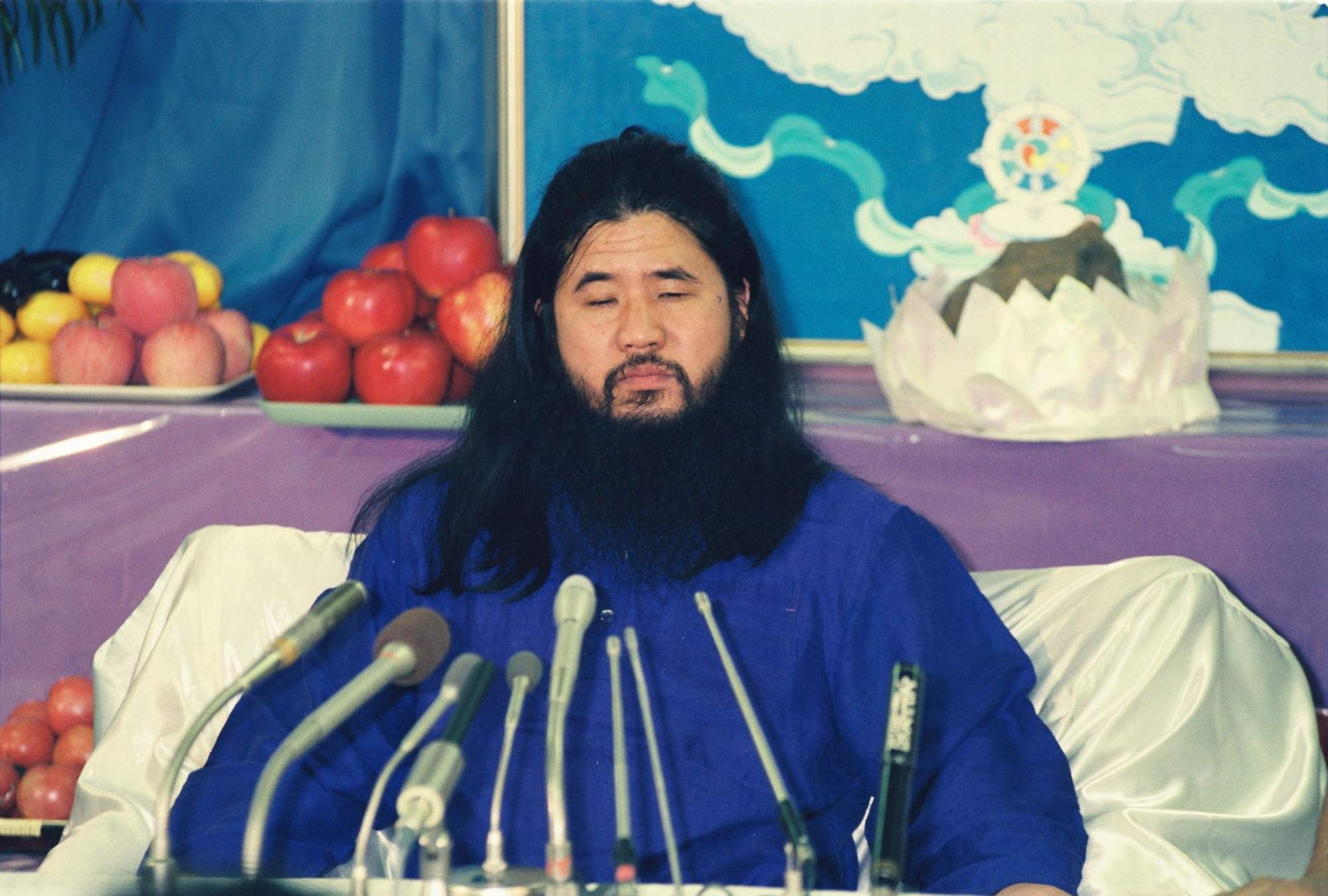 オウム真理教の麻原彰晃（本名＝松本智津夫）代表（当時）＝1990年