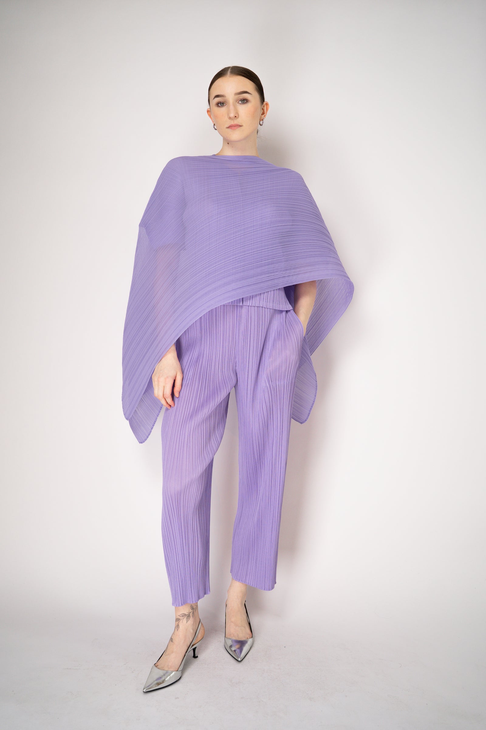 Pleats Please Issey Miyake Madame-T April Shawl in Lilac – Ashia Mode