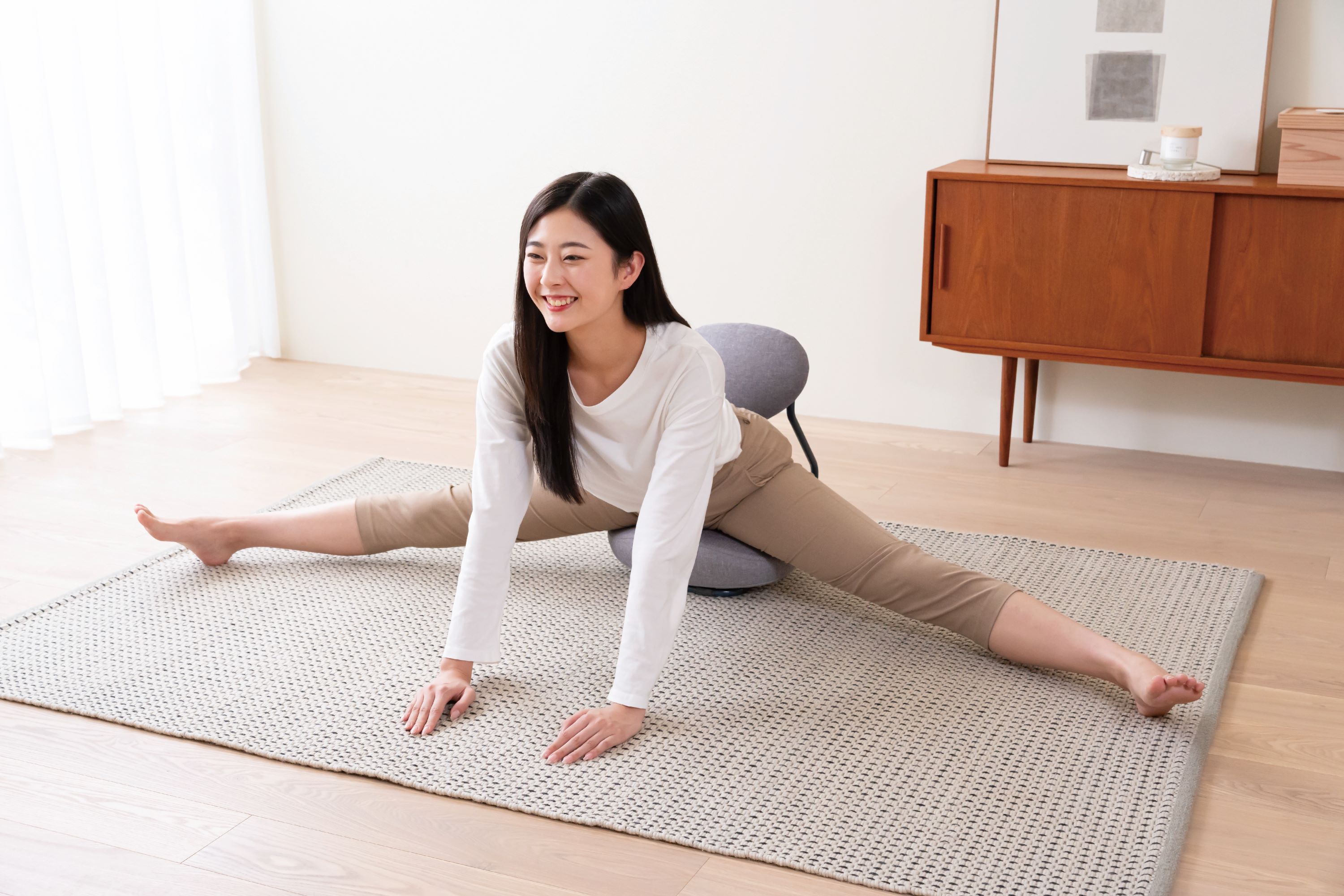 開脚ストレッチ革命！ 2人の専門家が監修した「開脚チェア」誕生