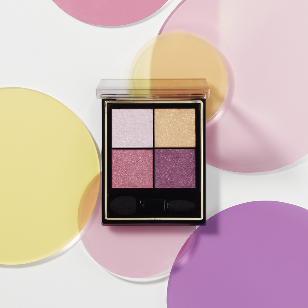 スキンケア感覚のフェイスパウダーをコンパクトに。 「ノエビア